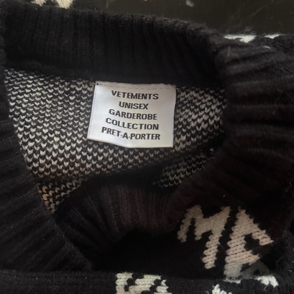 Vetements Logo All Over Knit Sweater – Unisex Oversized Fit - Picture 6 of 6